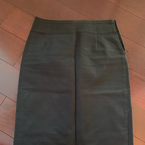 Black skirt from Roots - Picture 2 of 4